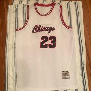 Hardwood Classics Chicago #23 Jordan 1984-85 Jersey